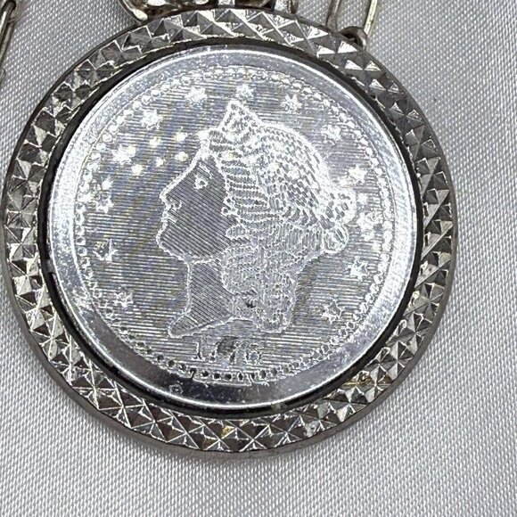 Vintage 1776 Bicentennial Coin Pendant on a 22” Chain Necklace - Picture 3 of 7